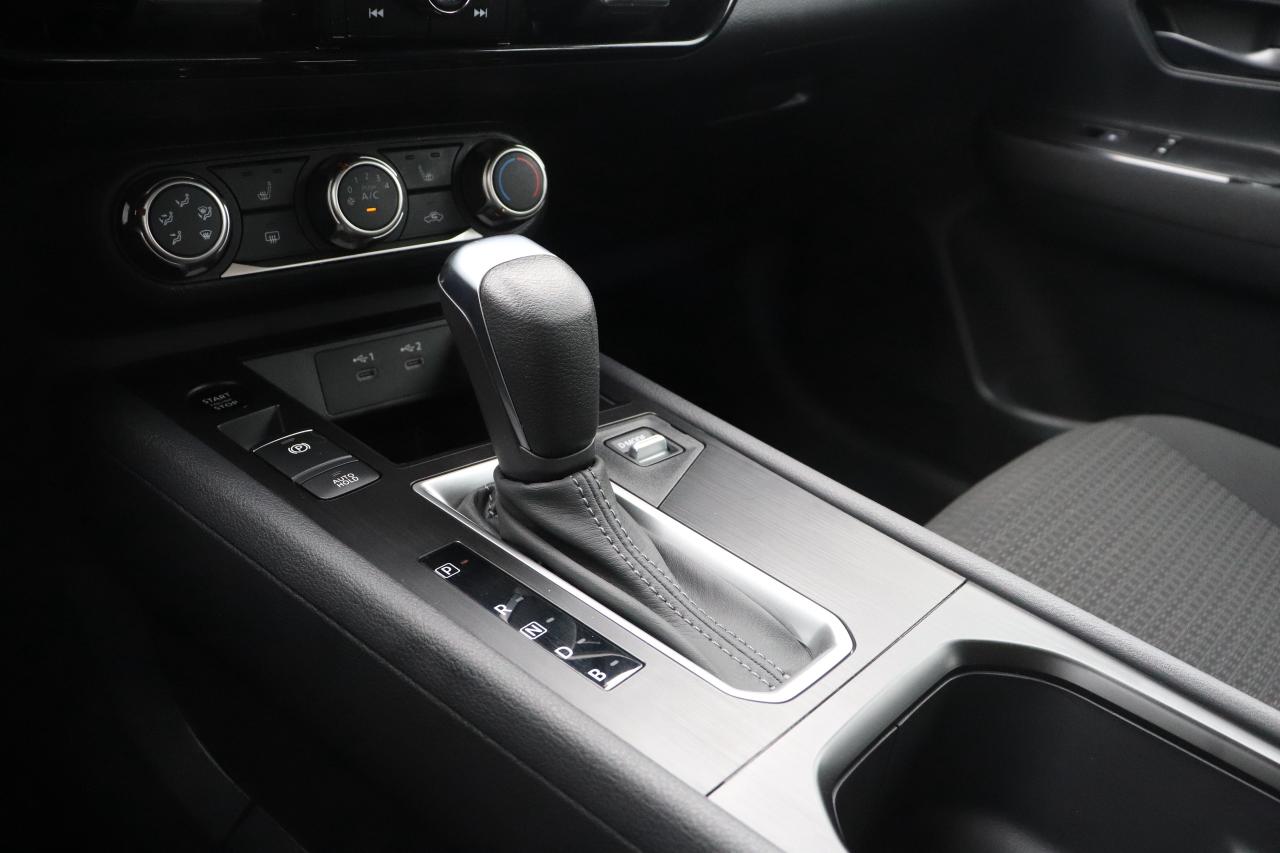 2025 Nissan Kicks S OFF LEASE 1 OWNER NO ACCIDENTS WIRELESS CARPLAY Photo