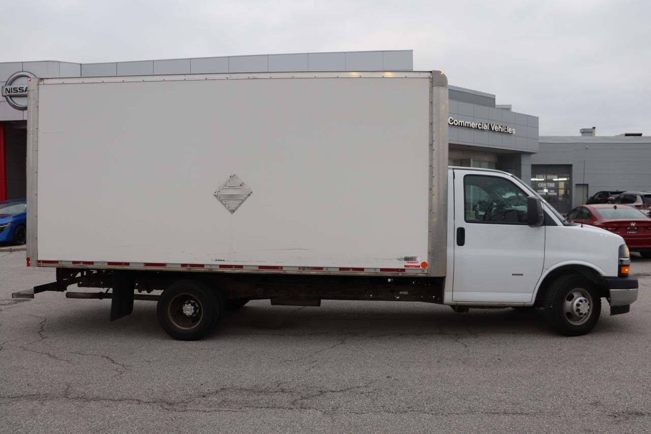 2019 Chevrolet Express Commercial Cutaway EXPRESS 3500 CUBE TRUCK CERTIFIED COMMERCIAL SAFTY Photo