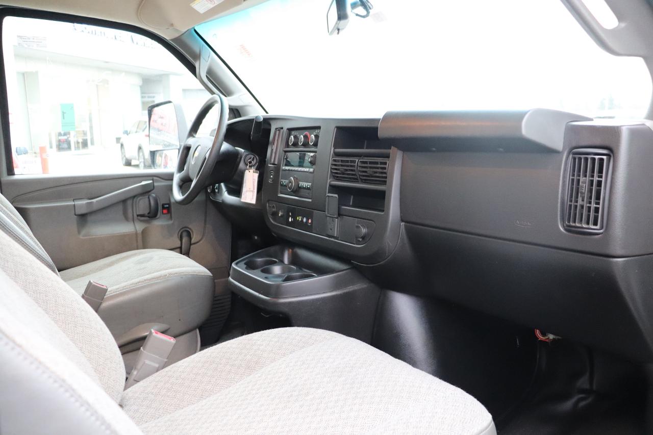 2019 Chevrolet Express Commercial Cutaway EXPRESS 3500 CUBE TRUCK CERTIFIED COMMERCIAL SAFTY Photo