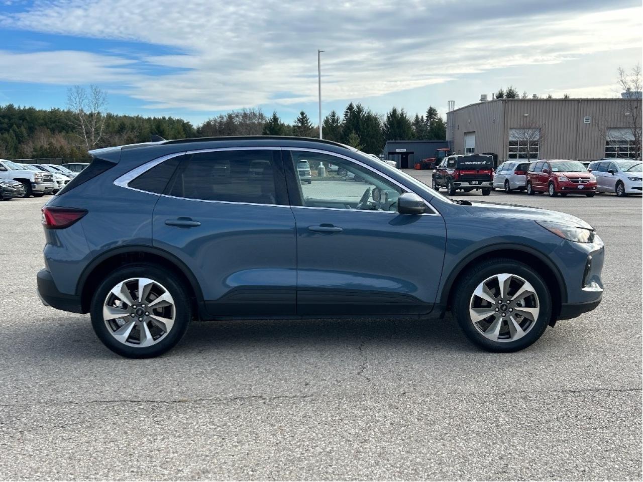 2025 Ford Escape Platinum AWD   Nav   Heated Seats & Steering Wheel Photo2