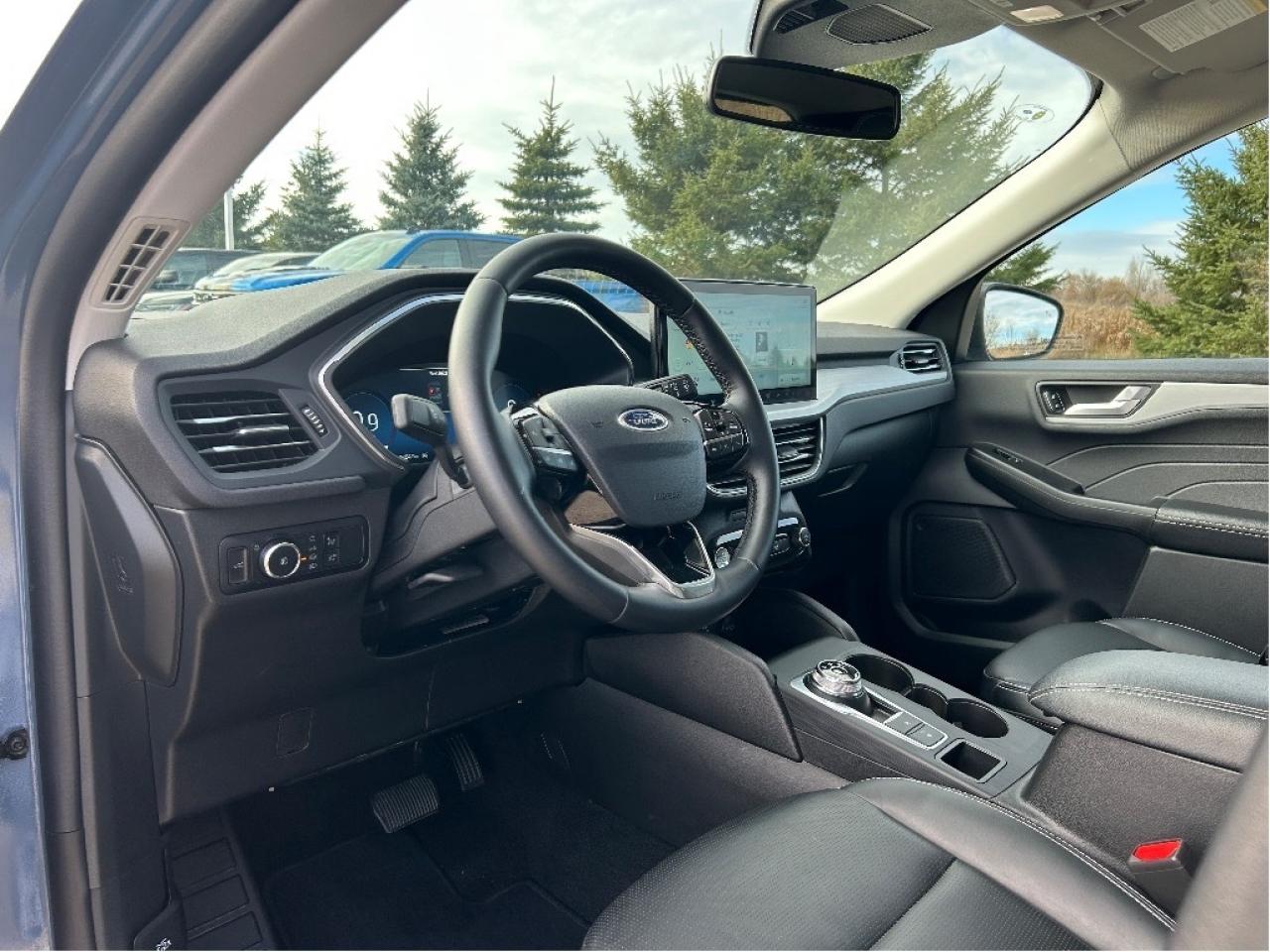 2025 Ford Escape Platinum AWD   Nav   Heated Seats & Steering Wheel Photo