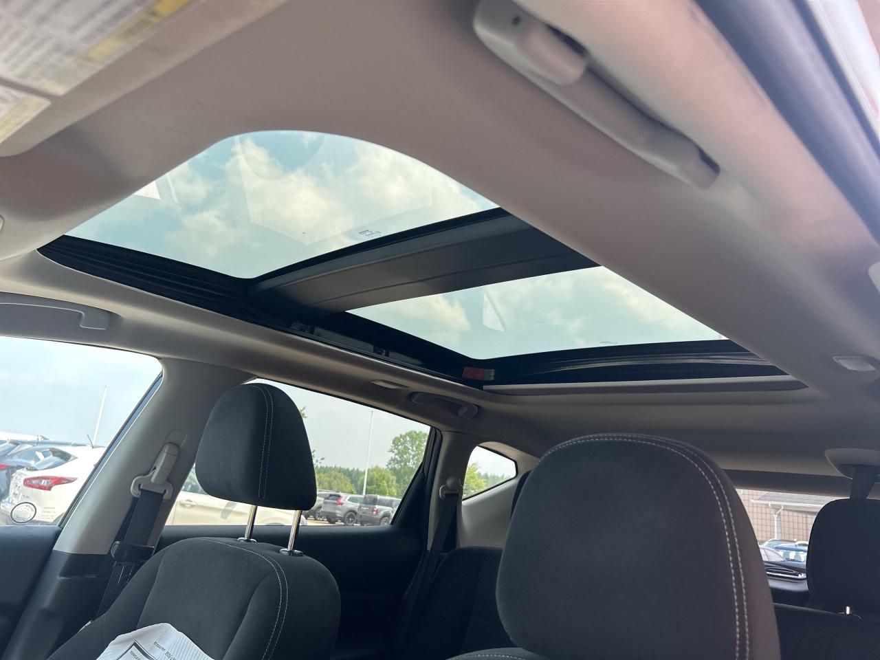 2017 Nissan Murano SV AWD   Nav.   Pano Roof   Heated Seats Photo