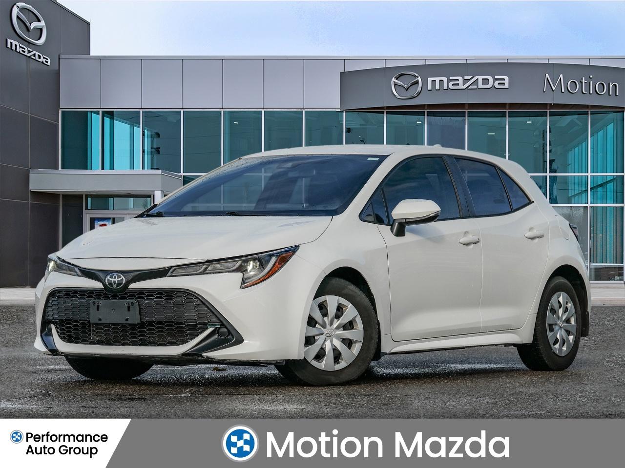 2019 Toyota Corolla Hatchback CVT   FRESH TRADE   CLEAN CARFAX Photo0