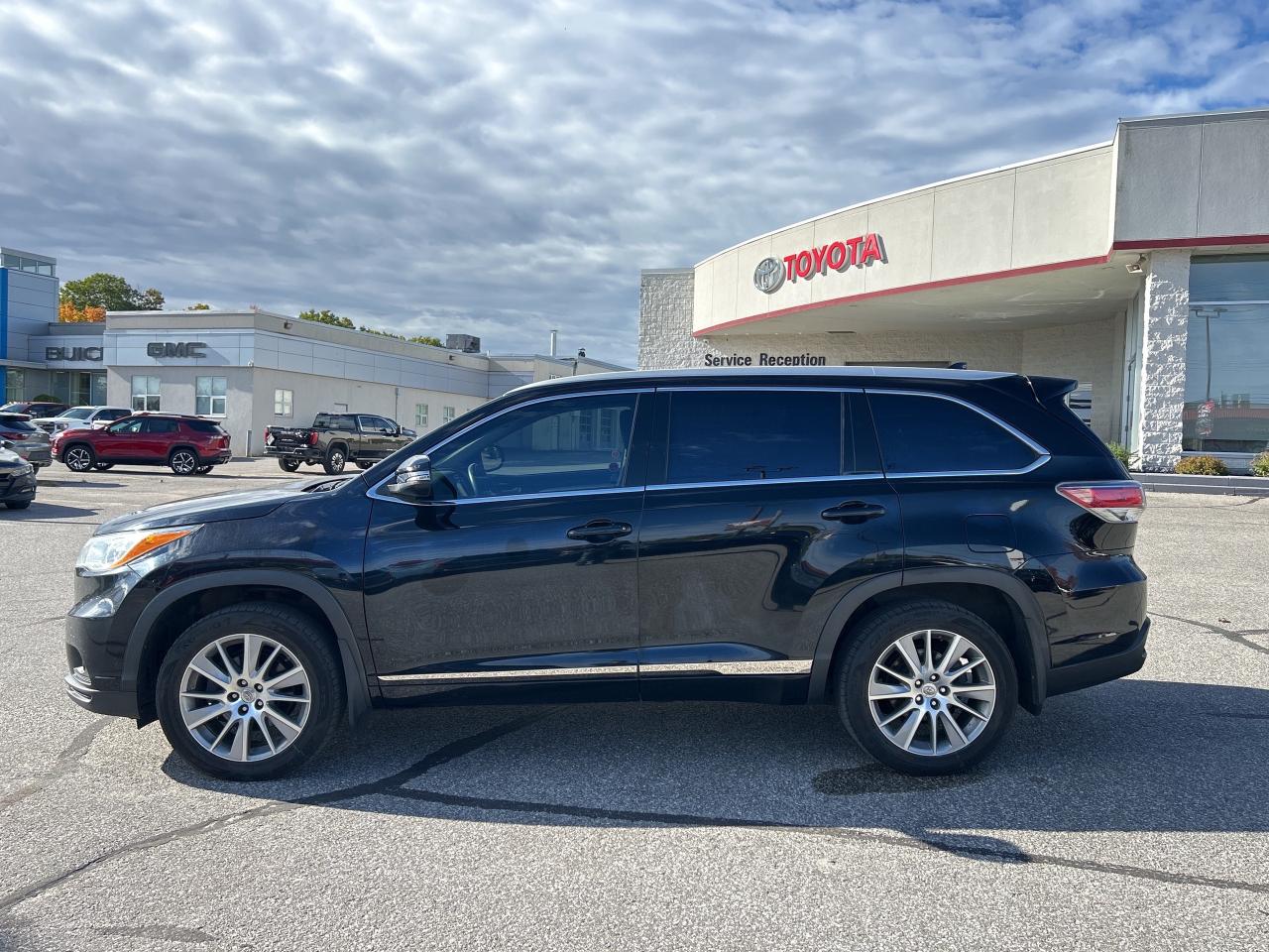 2015 Toyota Highlander XLE  AWD   NO REPORTED ACCIDENTS   Power Moonroof Photo