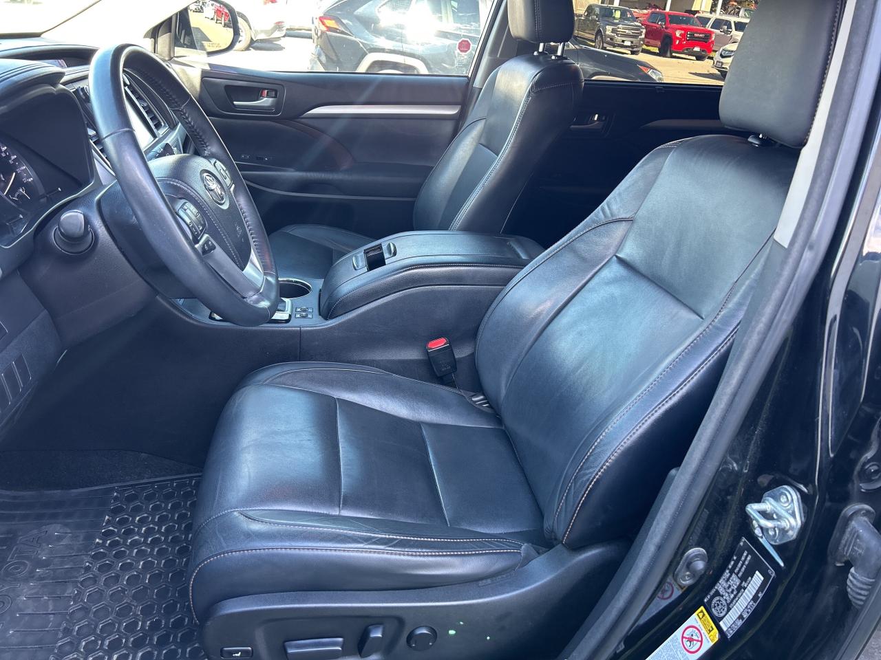 2015 Toyota Highlander XLE  AWD   NO REPORTED ACCIDENTS   Power Moonroof Photo