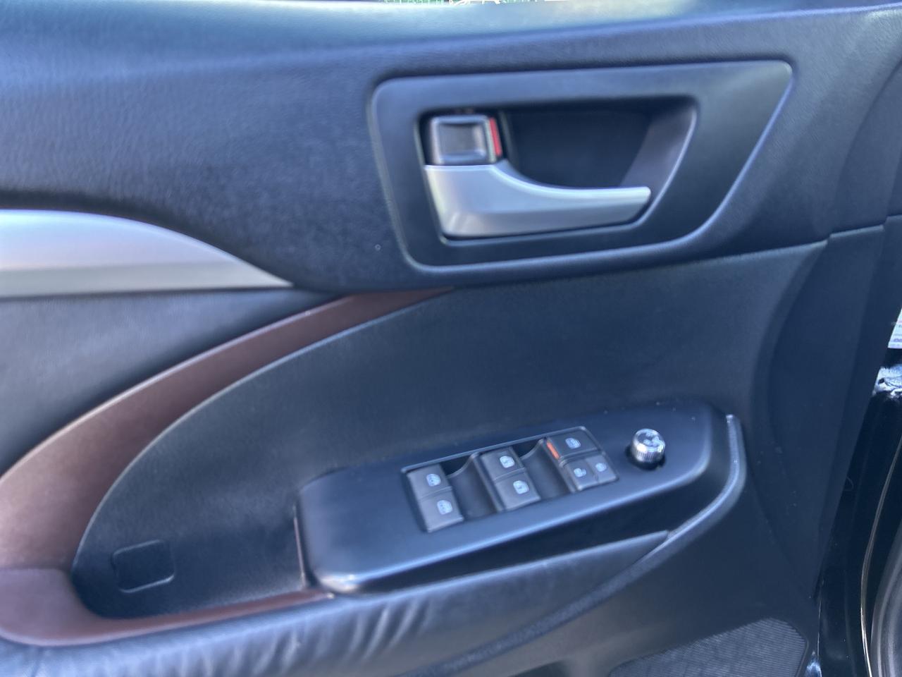 2015 Toyota Highlander XLE  AWD   NO REPORTED ACCIDENTS   Power Moonroof Photo