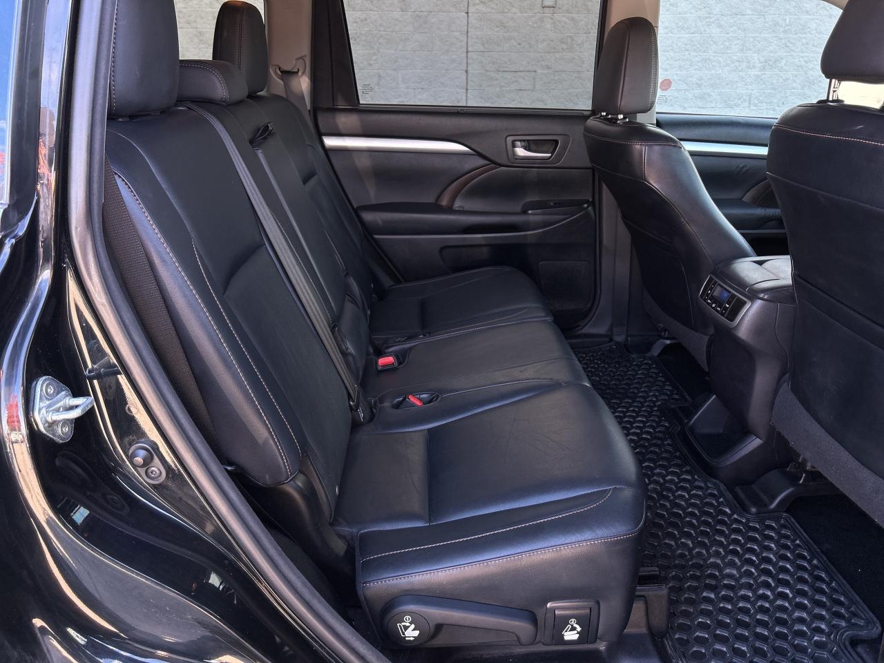 2015 Toyota Highlander XLE  AWD   NO REPORTED ACCIDENTS   Power Moonroof Photo