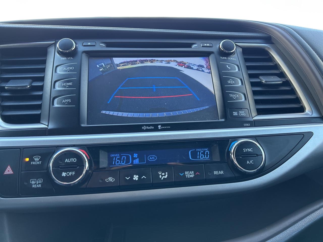 2015 Toyota Highlander XLE  AWD   NO REPORTED ACCIDENTS   Power Moonroof Photo