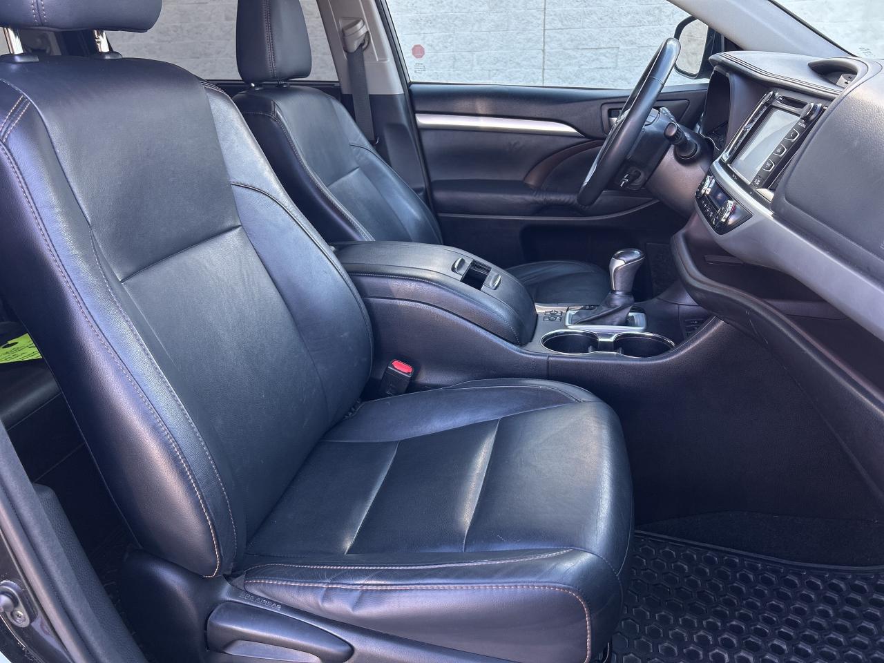 2015 Toyota Highlander XLE  AWD   NO REPORTED ACCIDENTS   Power Moonroof Photo