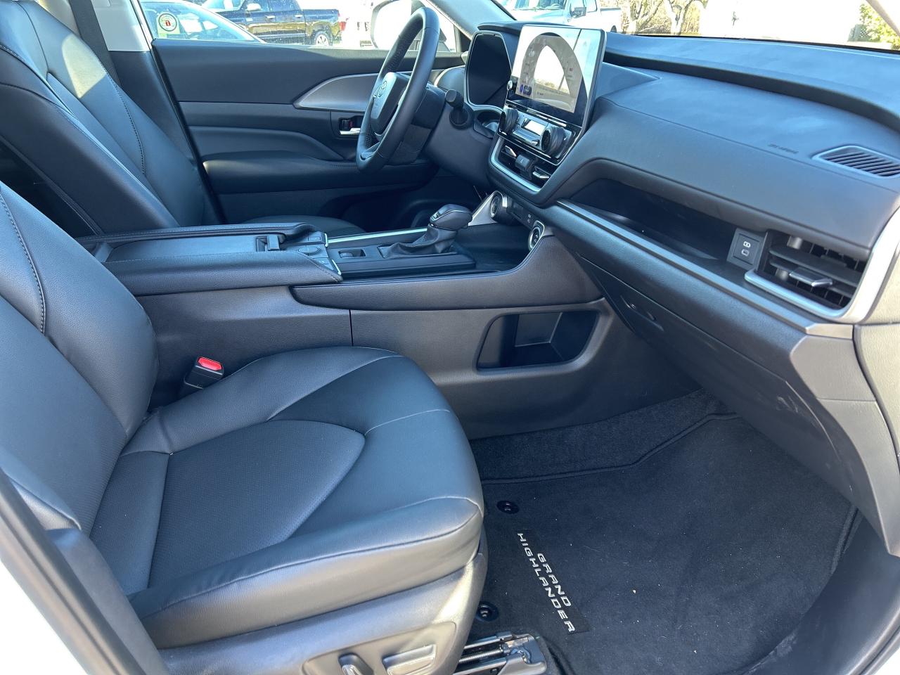 2024 Toyota Grand Highlander Hybrid XLE   Front Heated Seats   ONE OWNER Photo