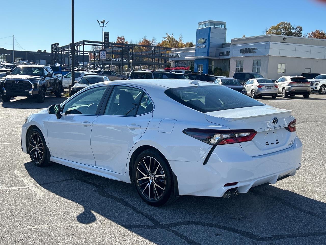 2022 Toyota Camry Hybrid SE   LOW KM   Power Moonroof   ONE OWNER Photo2