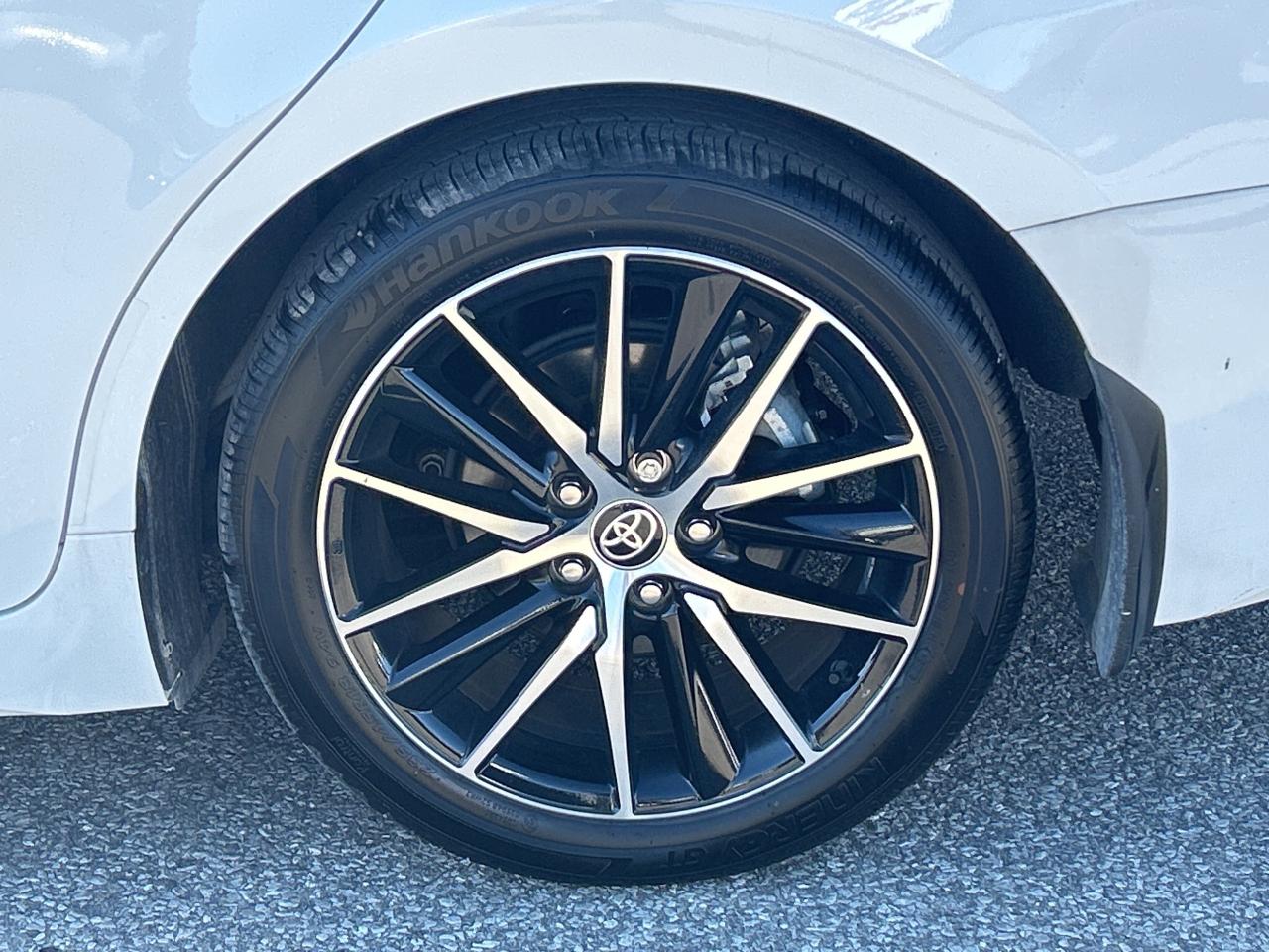 2022 Toyota Camry Hybrid SE   LOW KM   Power Moonroof   ONE OWNER Photo