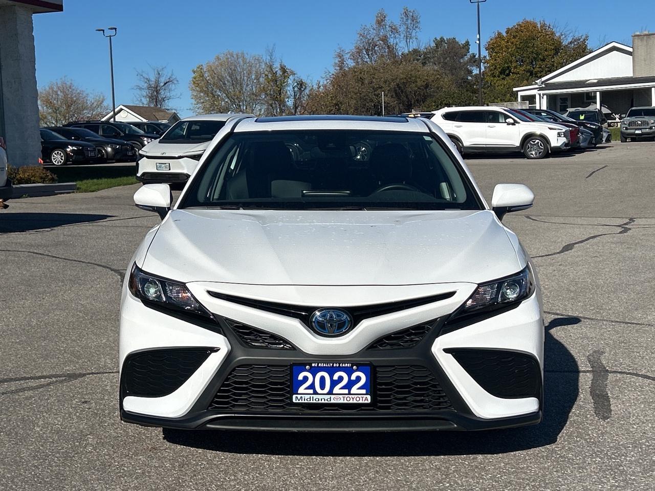 2022 Toyota Camry Hybrid SE   LOW KM   Power Moonroof   ONE OWNER Photo