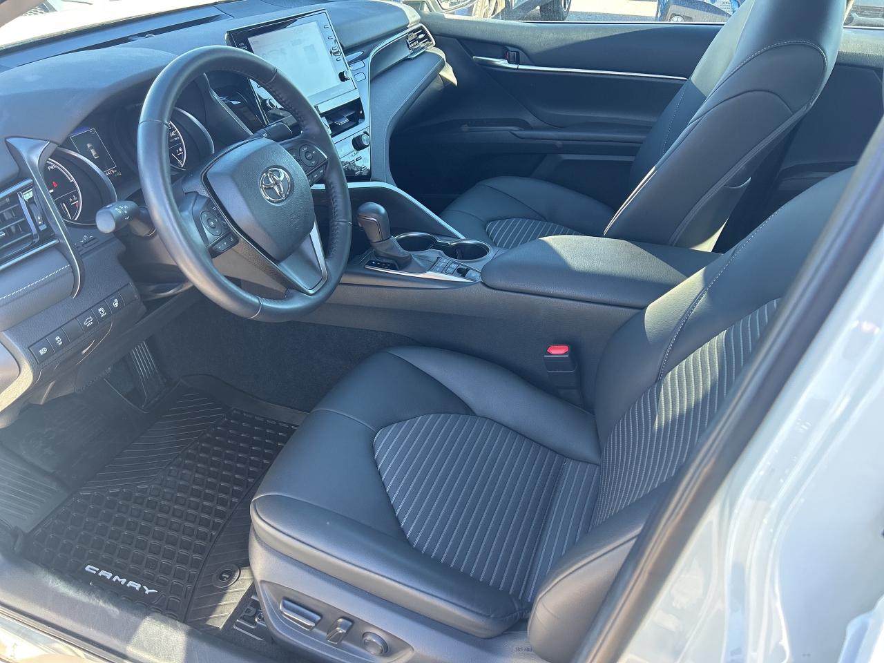 2022 Toyota Camry Hybrid SE   LOW KM   Power Moonroof   ONE OWNER Photo