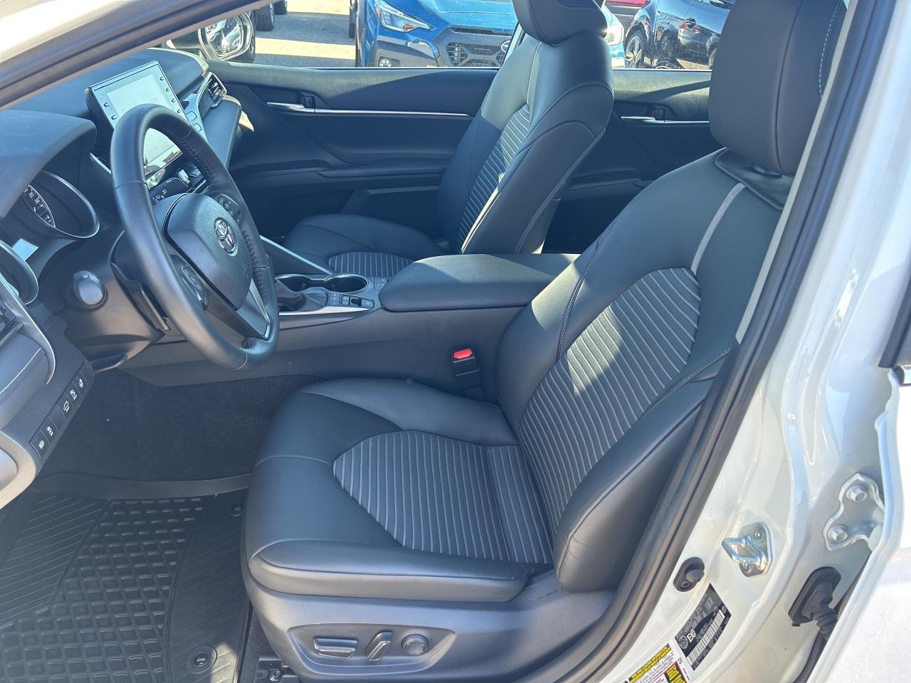 2022 Toyota Camry Hybrid SE   LOW KM   Power Moonroof   ONE OWNER Photo