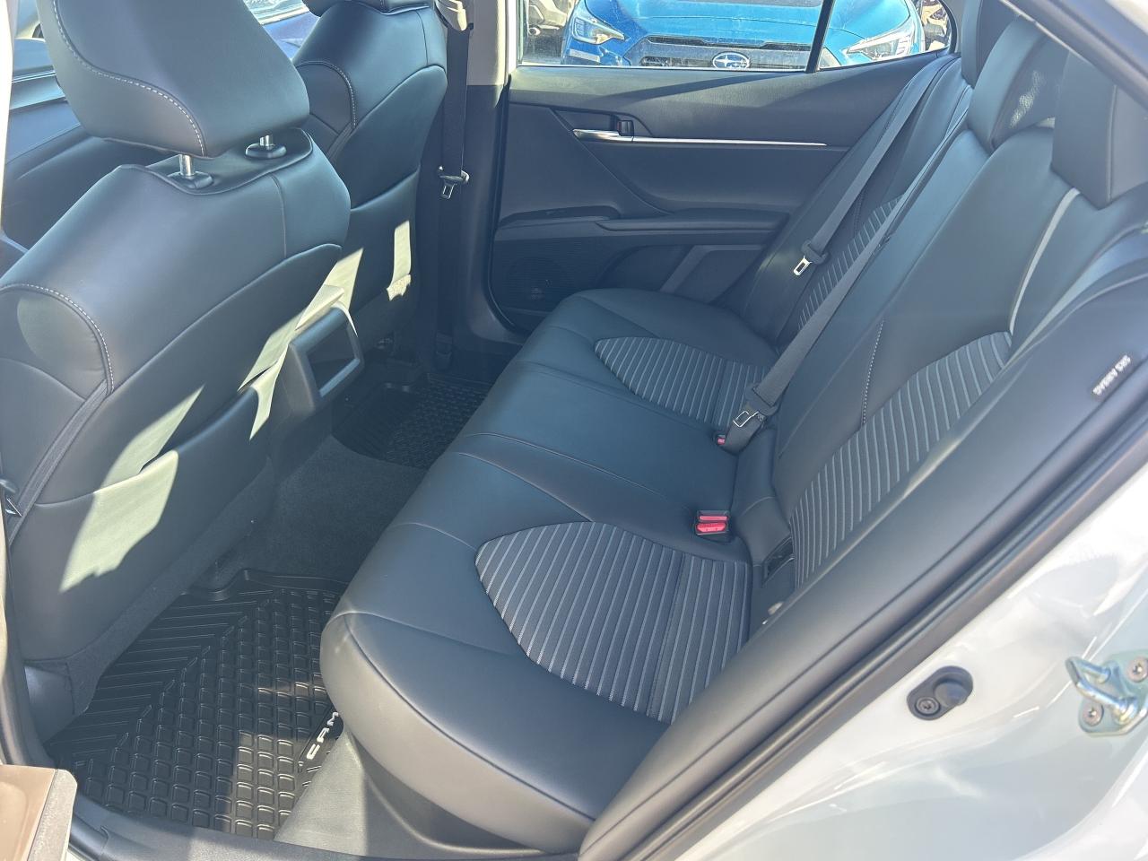 2022 Toyota Camry Hybrid SE   LOW KM   Power Moonroof   ONE OWNER Photo