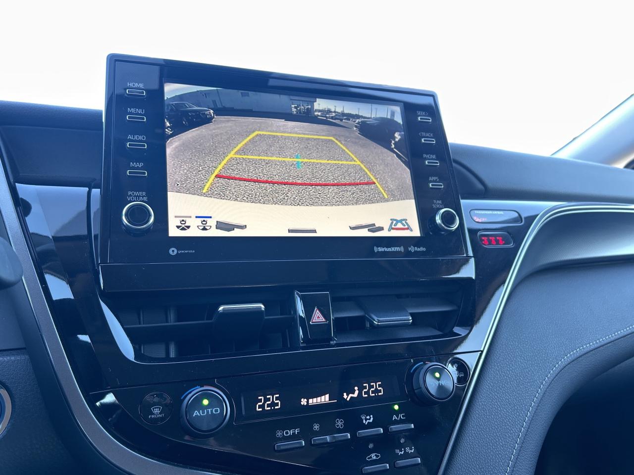 2022 Toyota Camry Hybrid SE   LOW KM   Power Moonroof   ONE OWNER Photo