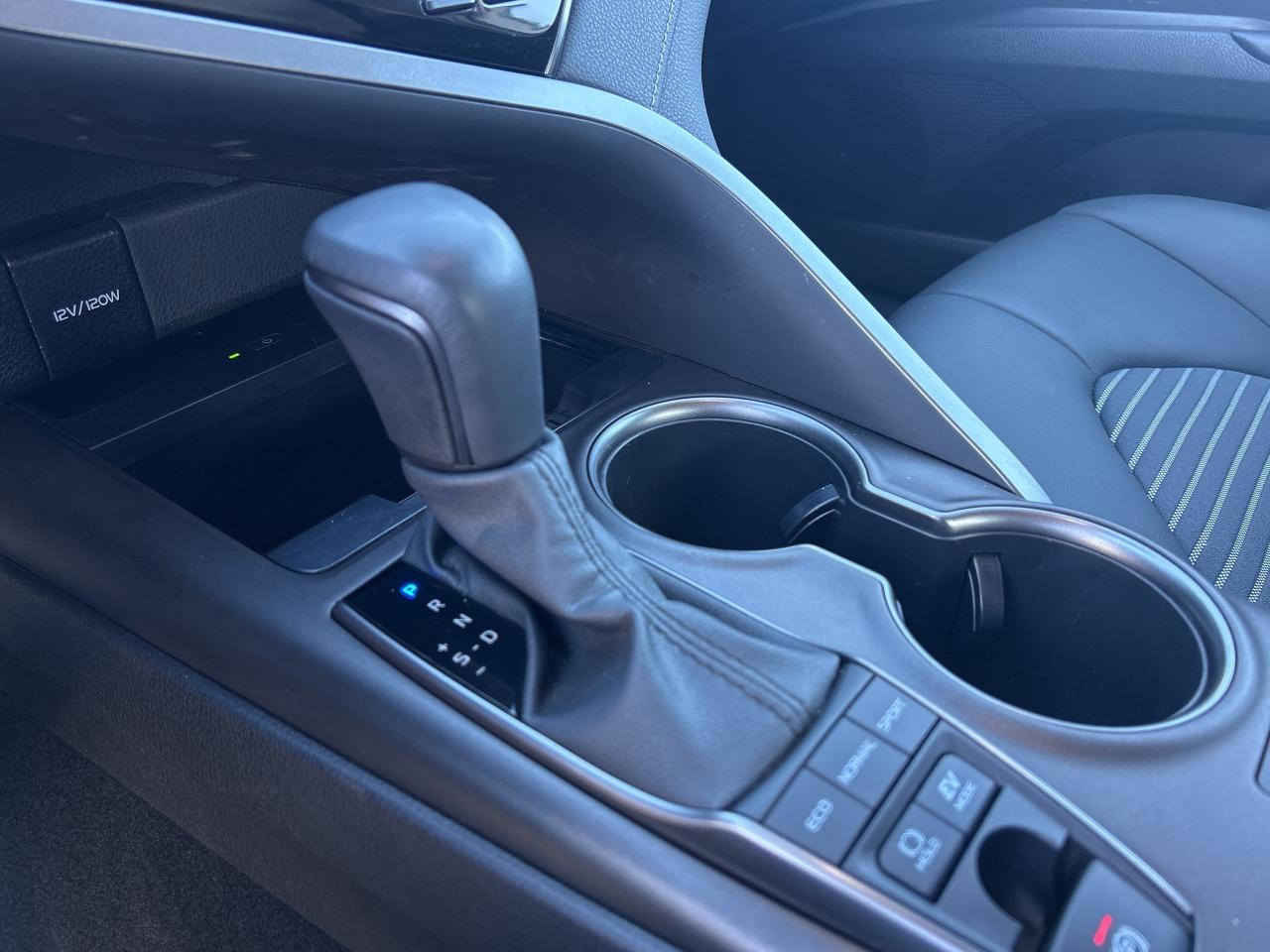 2022 Toyota Camry Hybrid SE   LOW KM   Power Moonroof   ONE OWNER Photo