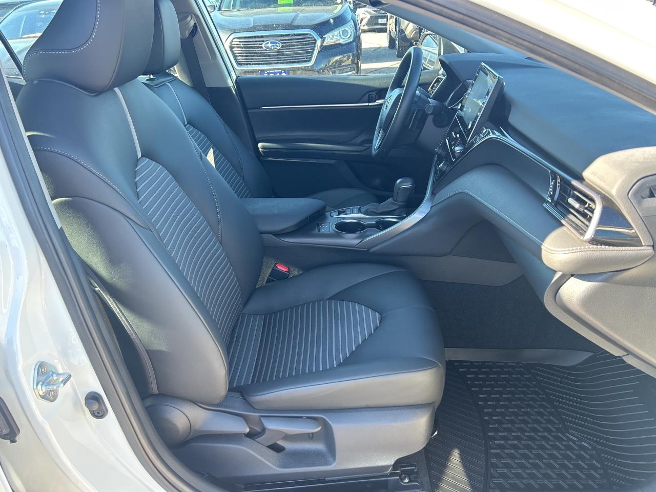 2022 Toyota Camry Hybrid SE   LOW KM   Power Moonroof   ONE OWNER Photo