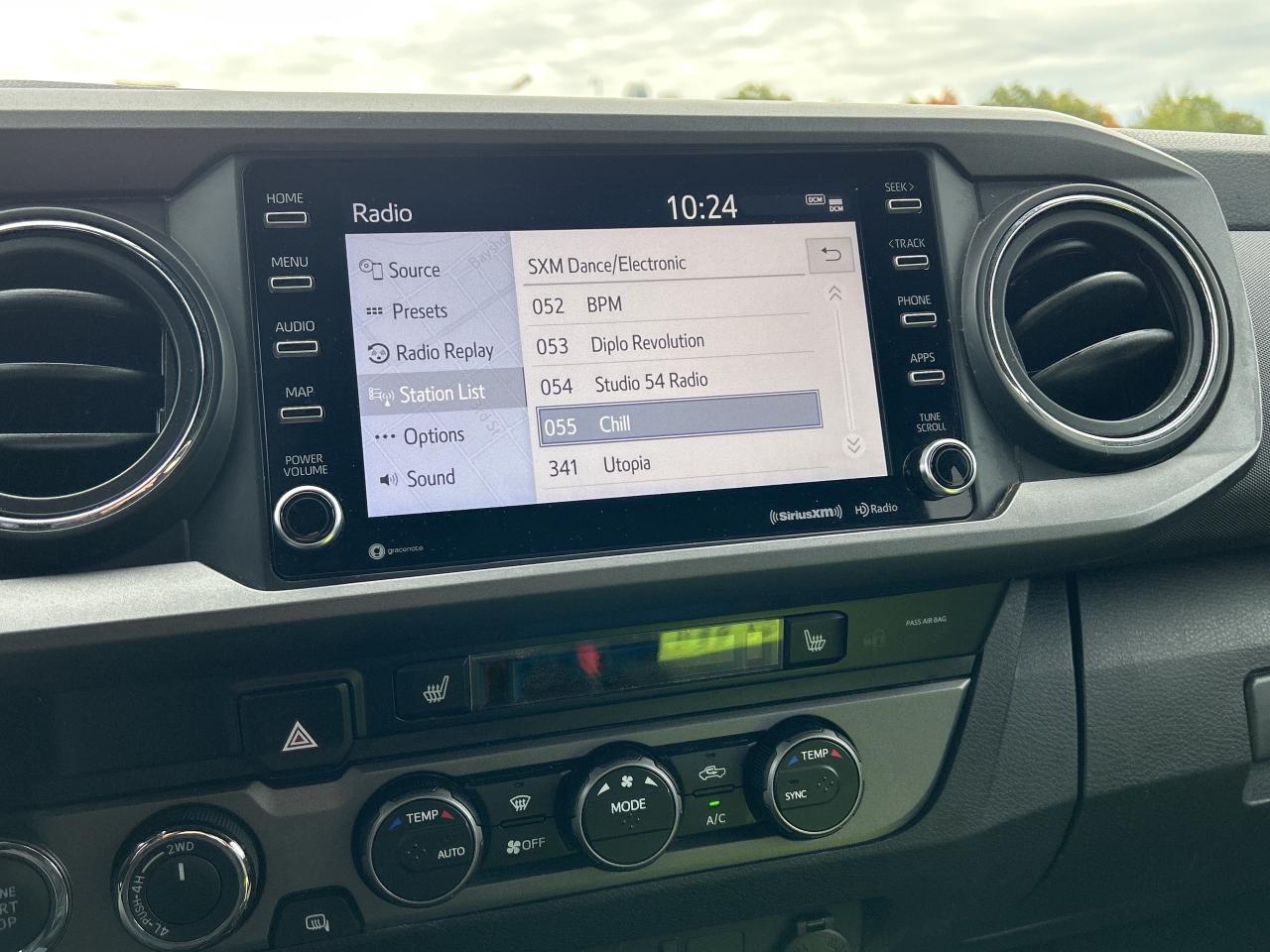 2021 Toyota Tacoma TRD Sport   Rear Sliding Window   Tonneau Cover Photo