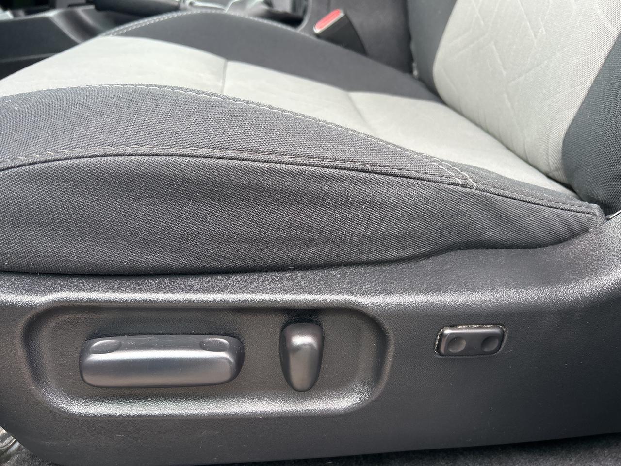 2021 Toyota Tacoma TRD Sport   Rear Sliding Window   Tonneau Cover Photo