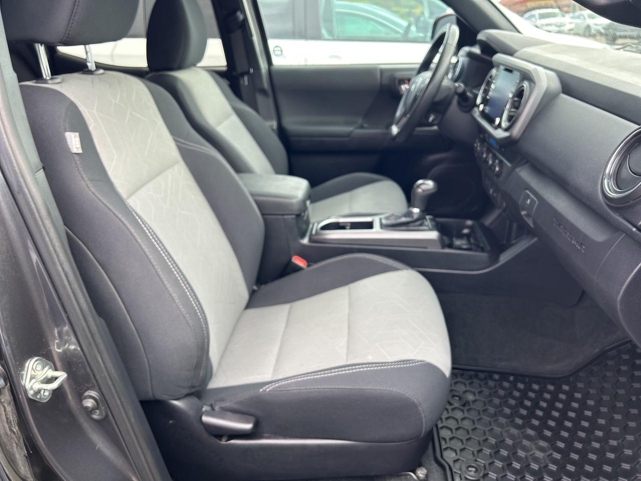 2021 Toyota Tacoma TRD Sport   Rear Sliding Window   Tonneau Cover Photo