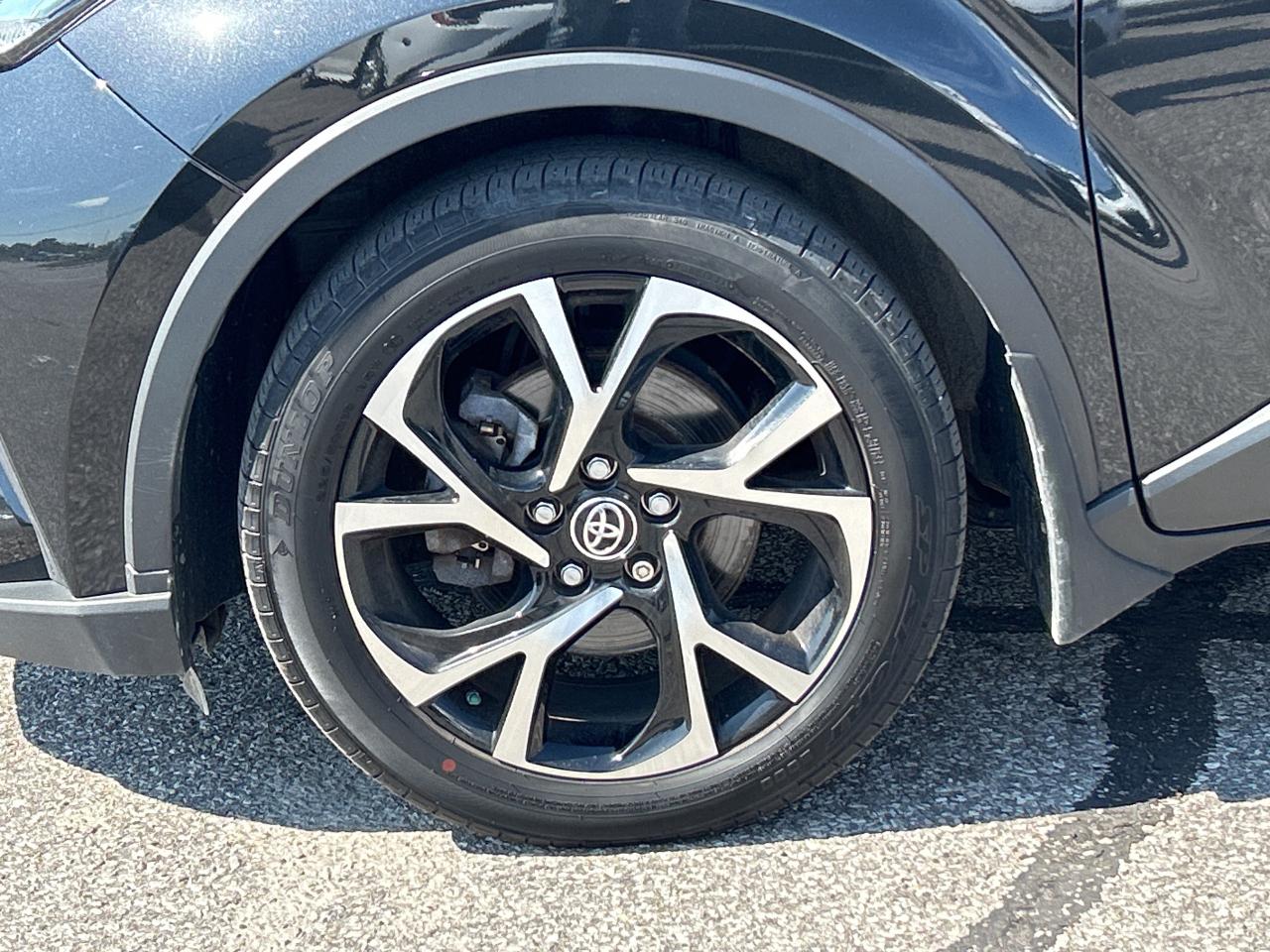 2022 Toyota C-HR XLE Premium   ONE OWNER   Apple Car Play Photo