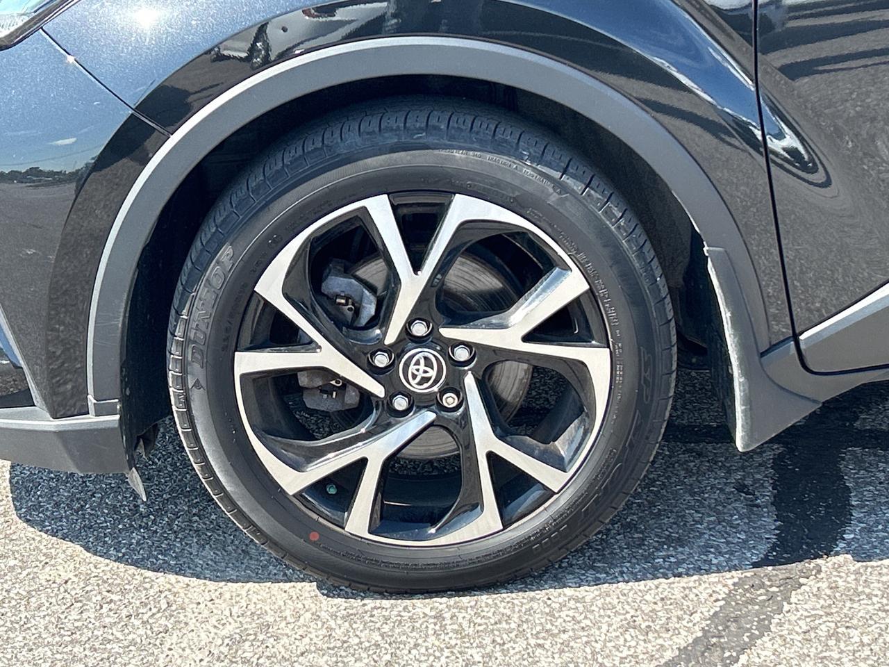 2022 Toyota C-HR XLE Premium   ONE OWNER   Apple Car Play Photo