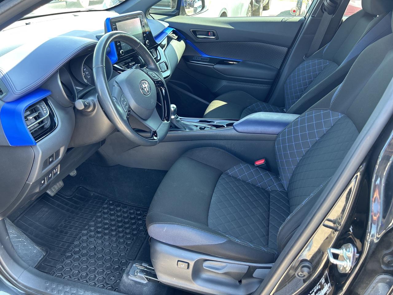 2022 Toyota C-HR XLE Premium   ONE OWNER   Apple Car Play Photo