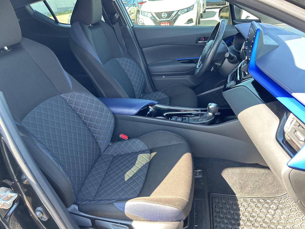 2022 Toyota C-HR XLE Premium   ONE OWNER   Apple Car Play Photo