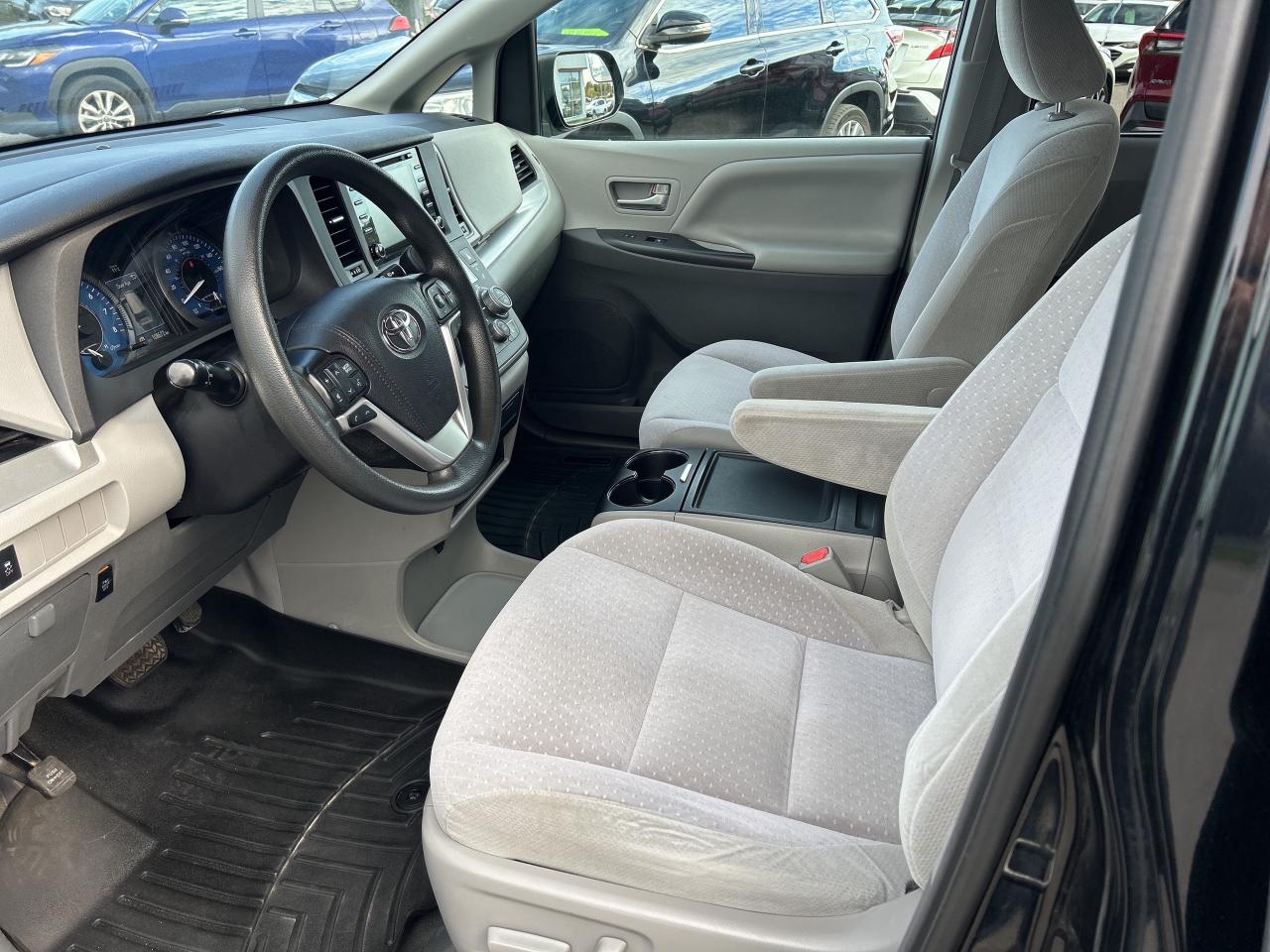 2020 Toyota Sienna LE 8-Passenger FWD   Trailer Hitch   Heated Seats Photo