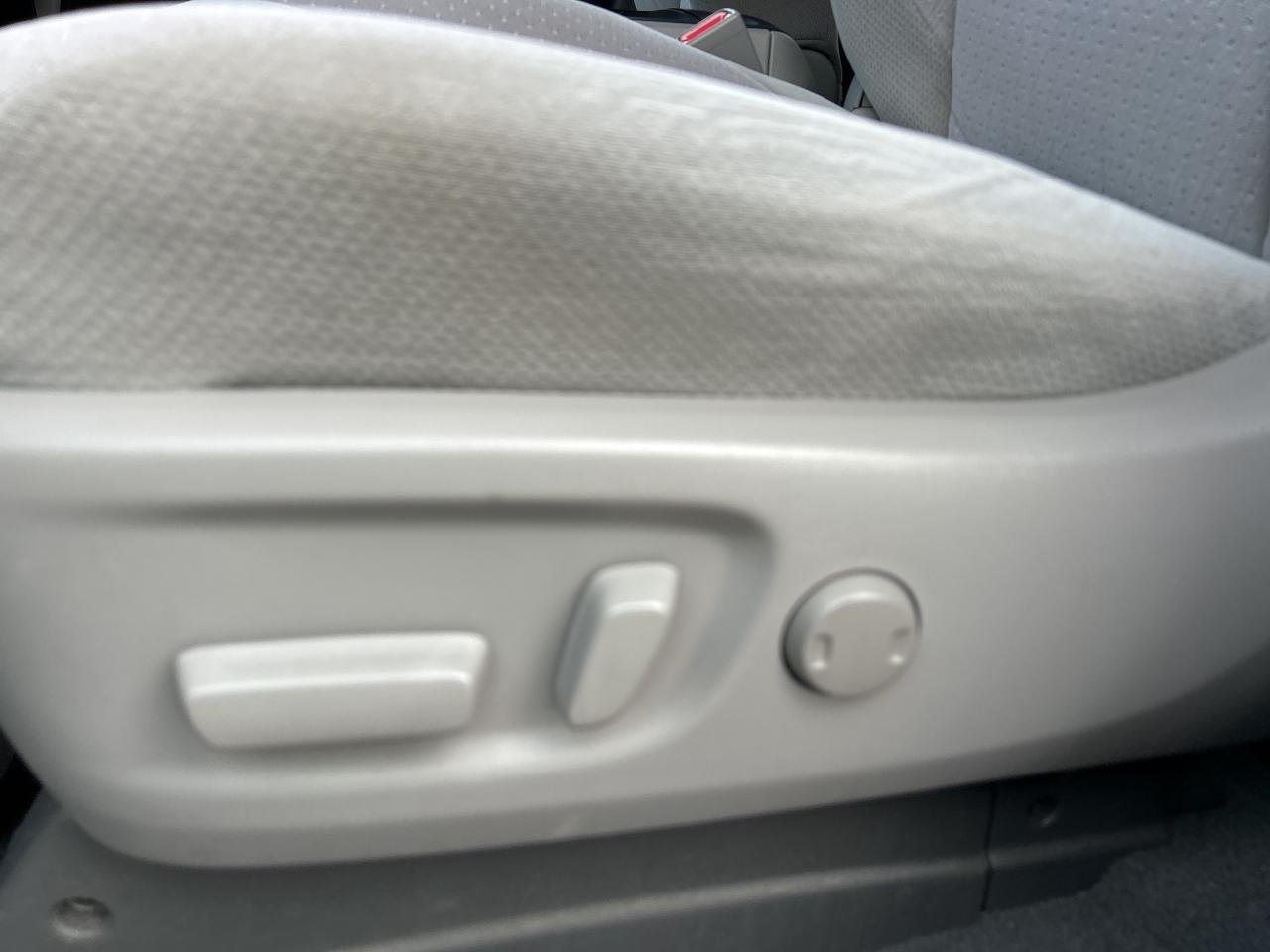 2020 Toyota Sienna LE 8-Passenger FWD   Trailer Hitch   Heated Seats Photo