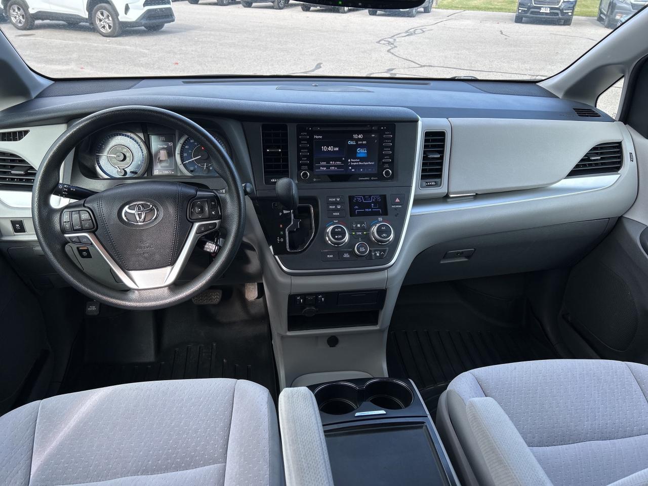 2020 Toyota Sienna LE 8-Passenger FWD   Trailer Hitch   Heated Seats Photo