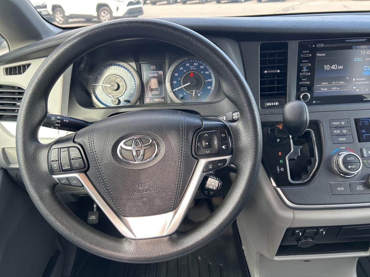 2020 Toyota Sienna LE 8-Passenger FWD   Trailer Hitch   Heated Seats Photo