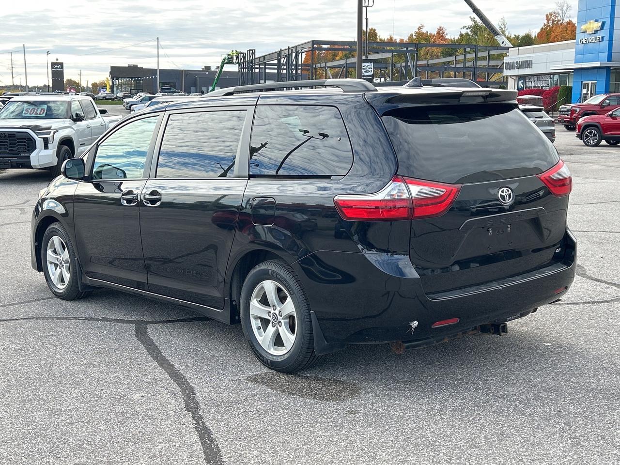 2020 Toyota Sienna LE 8-Passenger FWD   Trailer Hitch   Heated Seats Photo2