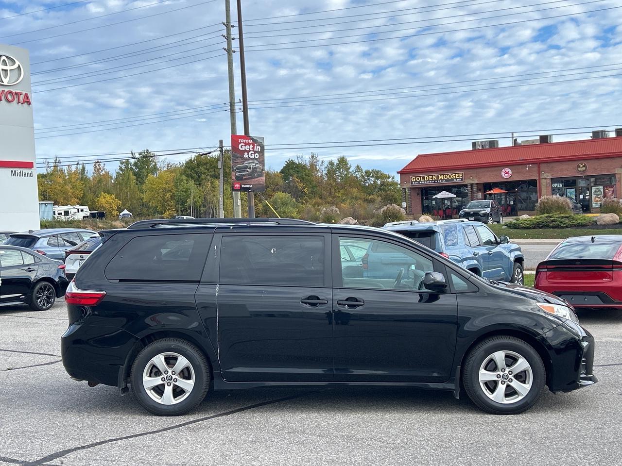 2020 Toyota Sienna LE 8-Passenger FWD   Trailer Hitch   Heated Seats Photo