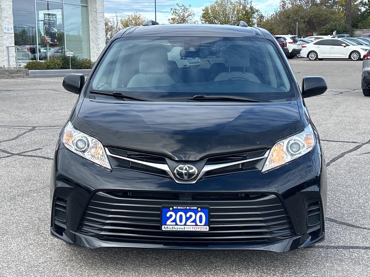 2020 Toyota Sienna LE 8-Passenger FWD   Trailer Hitch   Heated Seats Photo