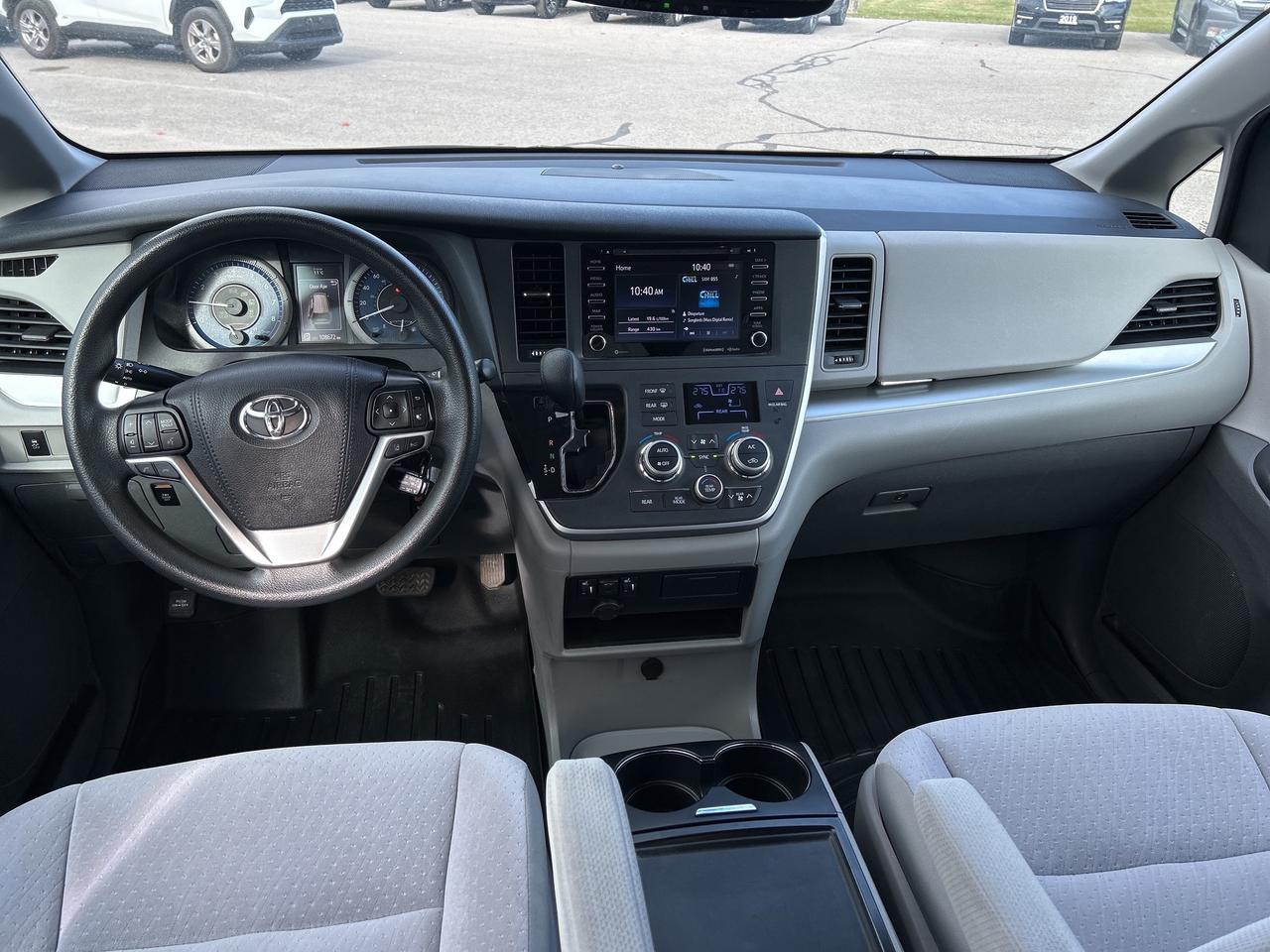 2020 Toyota Sienna LE 8-Passenger FWD   Trailer Hitch   Heated Seats Photo