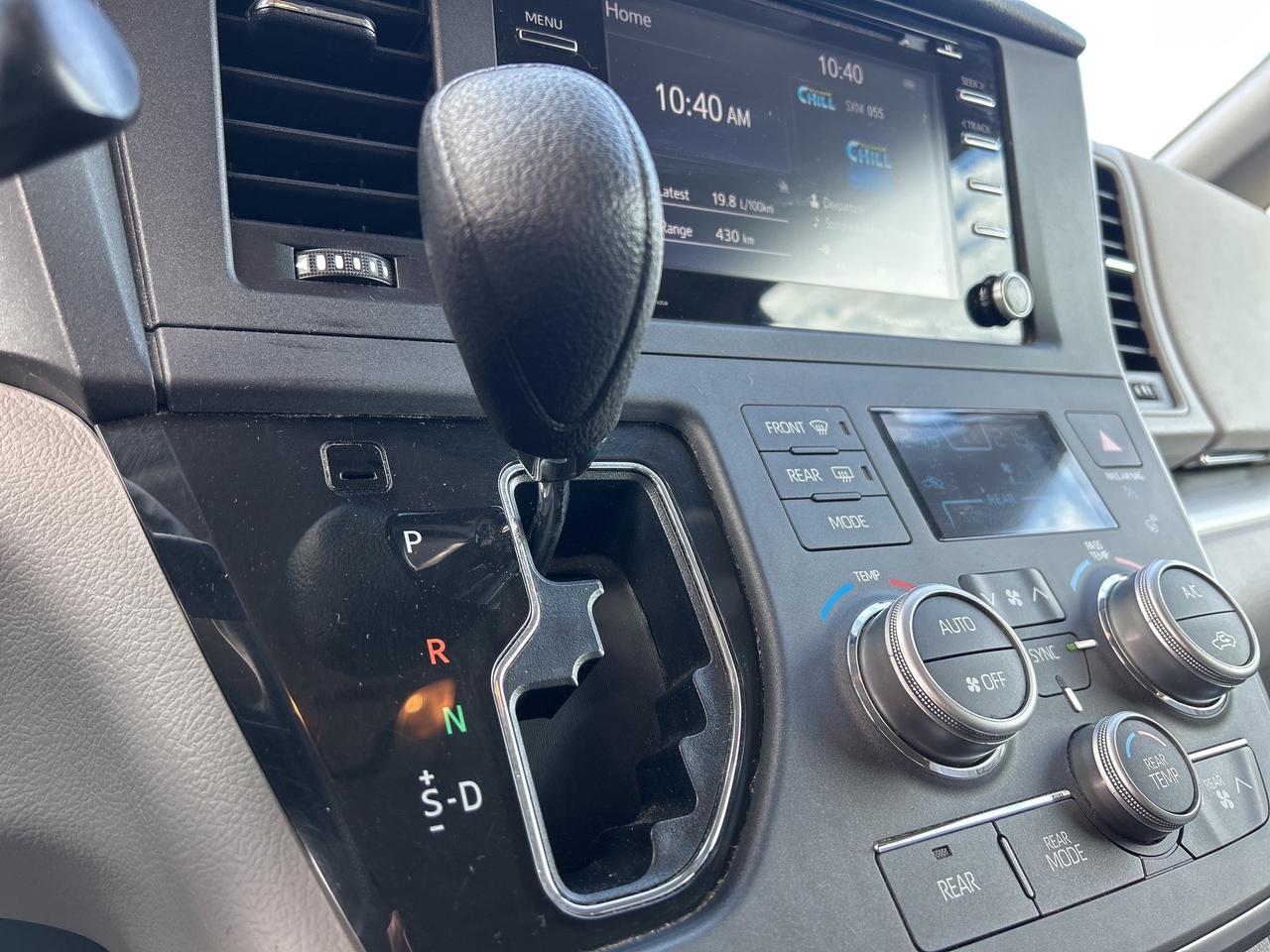 2020 Toyota Sienna LE 8-Passenger FWD   Trailer Hitch   Heated Seats Photo