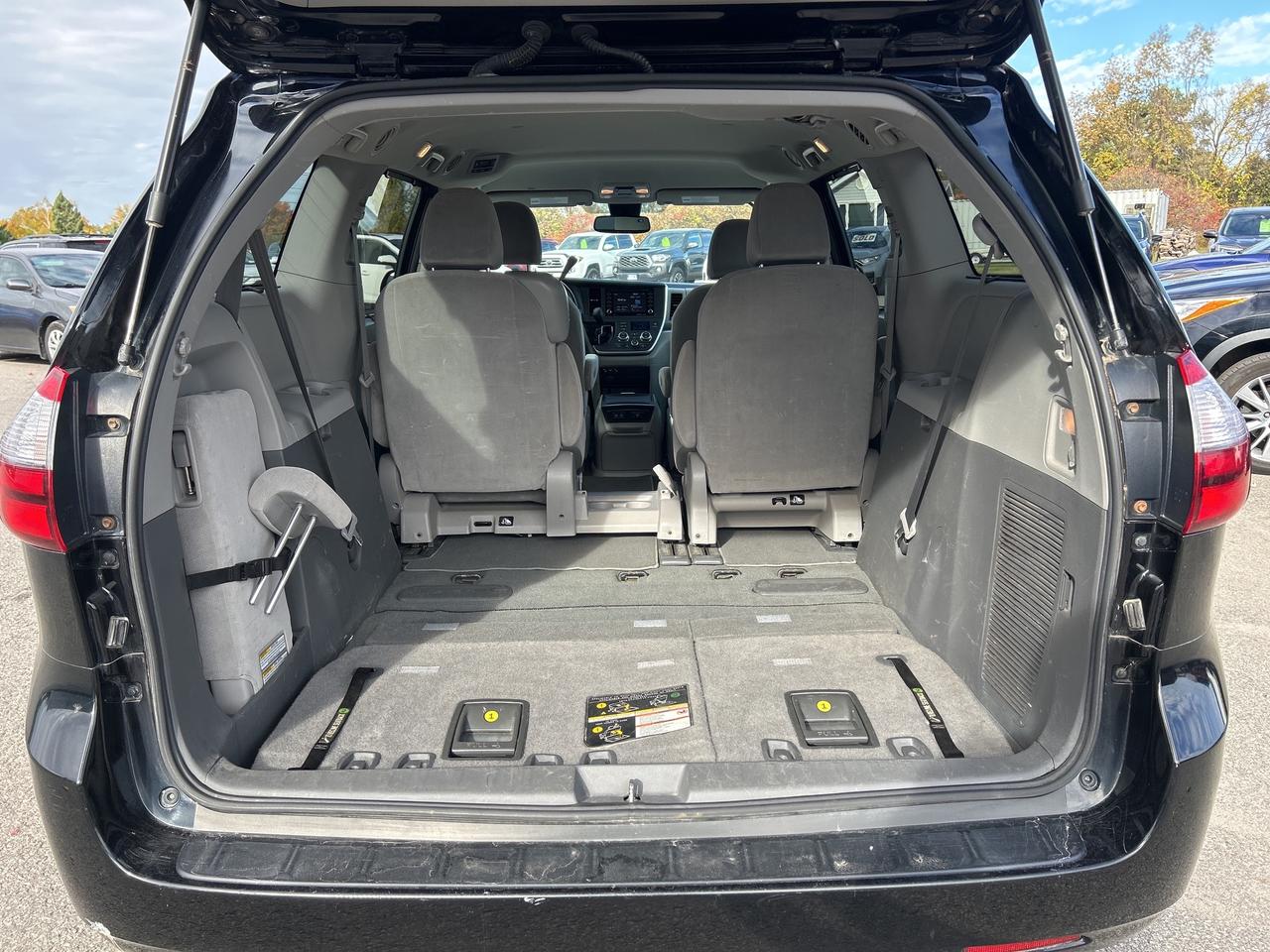 2020 Toyota Sienna LE 8-Passenger FWD   Trailer Hitch   Heated Seats Photo