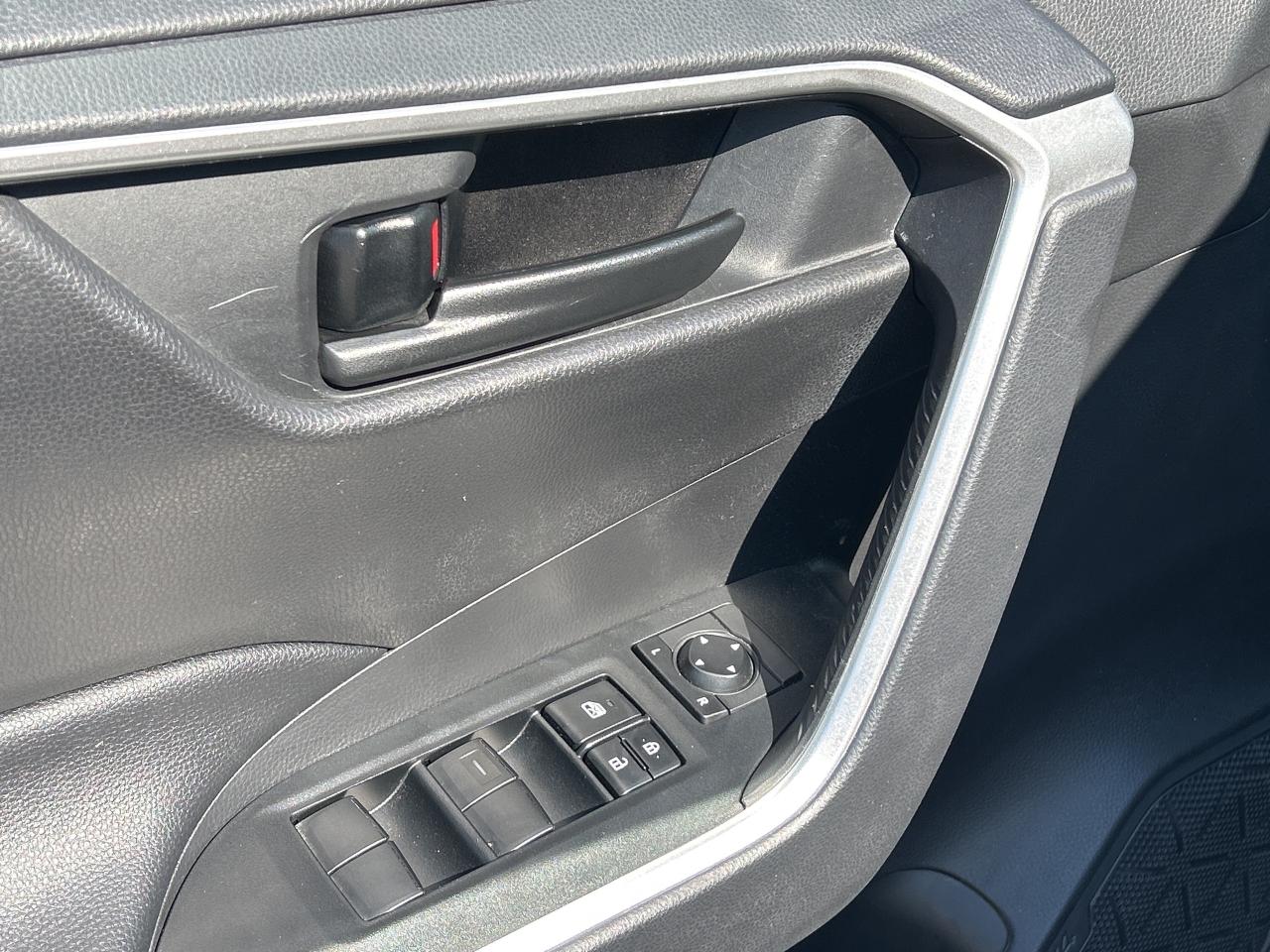 2020 Toyota RAV4 Hybrid LE   Front Heated Seats   Low KM Photo