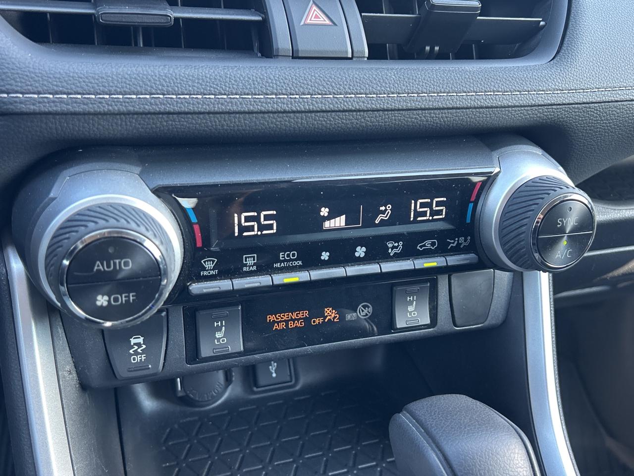 2020 Toyota RAV4 Hybrid LE   Front Heated Seats   Low KM Photo