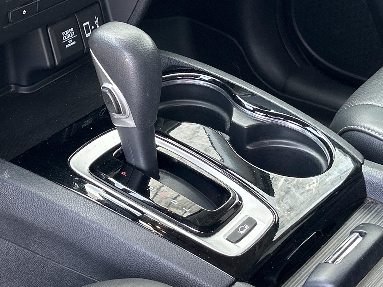 2017 Honda Ridgeline Touring   Power Rear Window   Heated Front Seats Photo