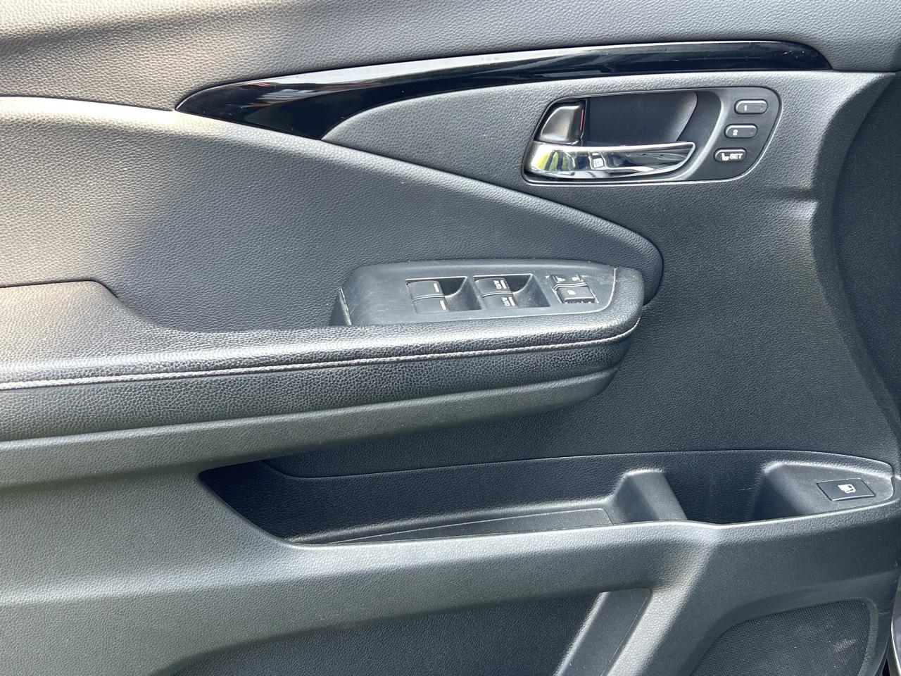 2017 Honda Ridgeline Touring   Power Rear Window   Heated Front Seats Photo