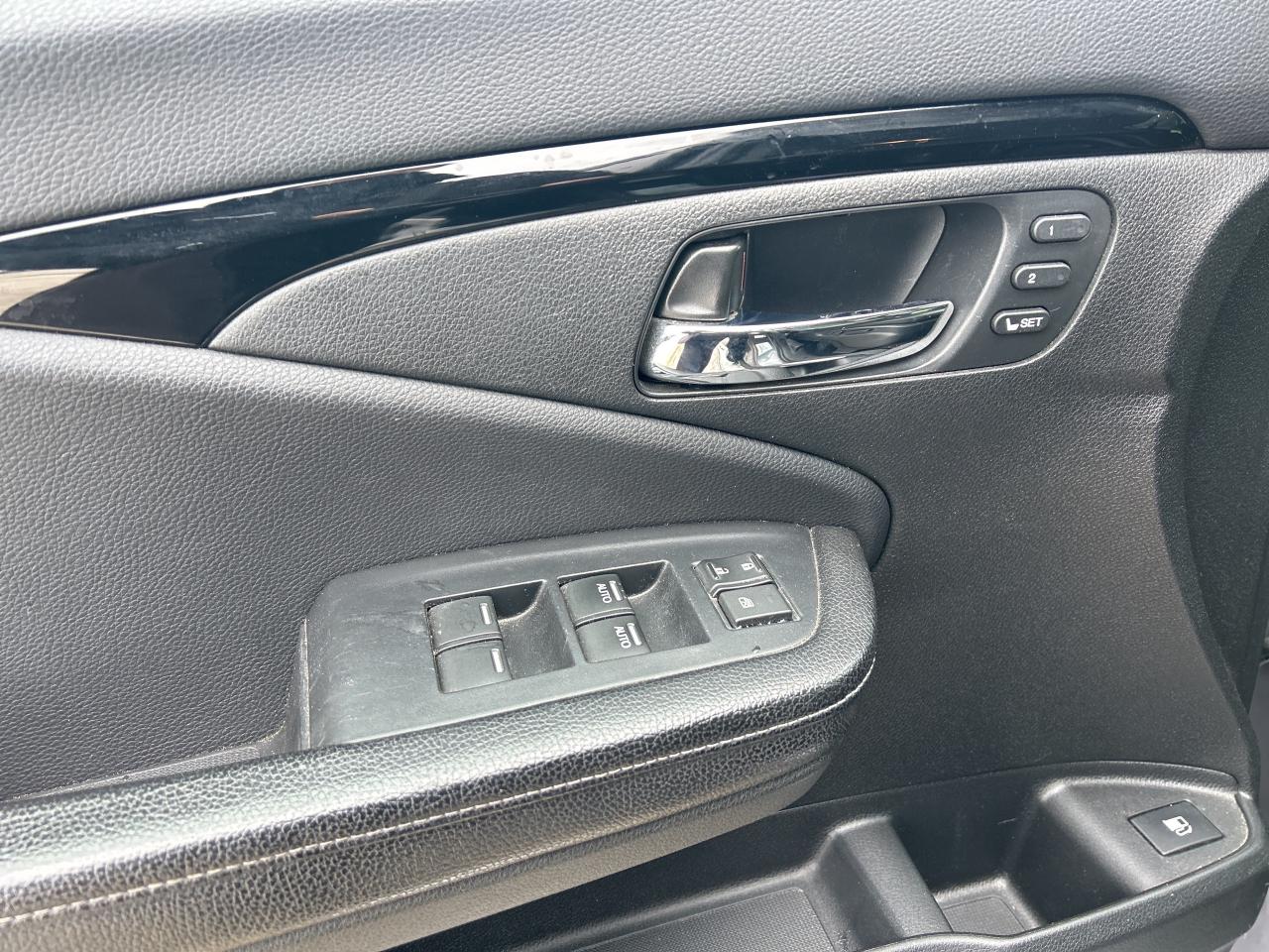 2017 Honda Ridgeline Touring   Power Rear Window   Heated Front Seats Photo