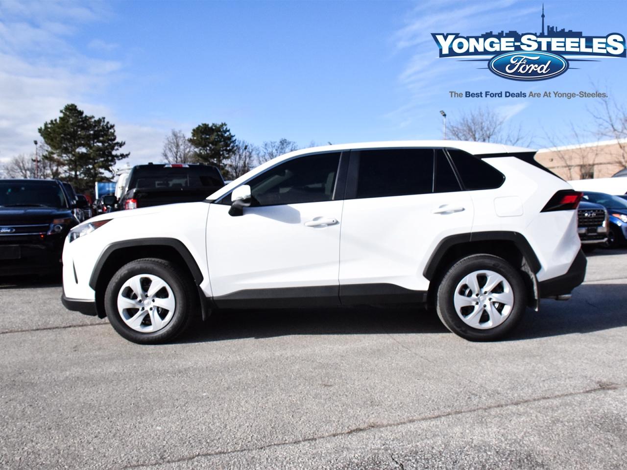 2025 Toyota RAV4 LE AWD - ONE OWNER - LOW LOW KMS Photo4