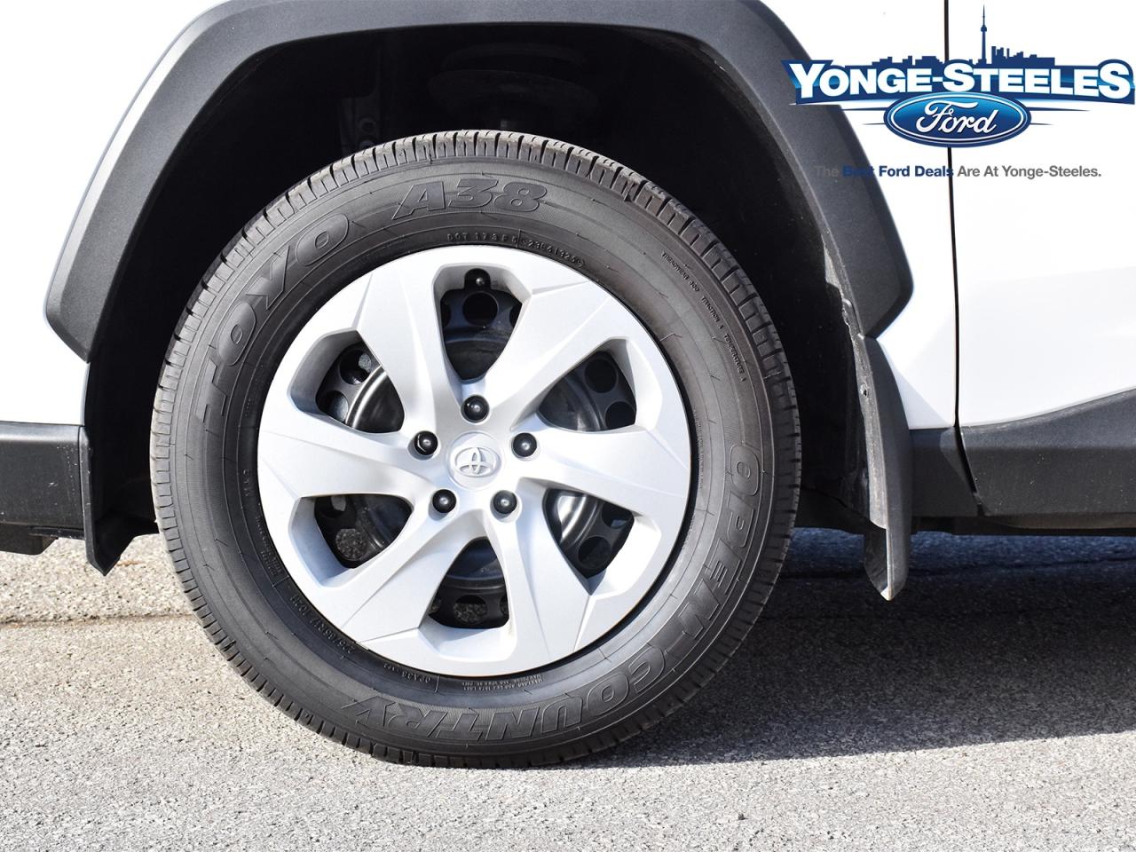 2025 Toyota RAV4 LE AWD - ONE OWNER - LOW LOW KMS Photo