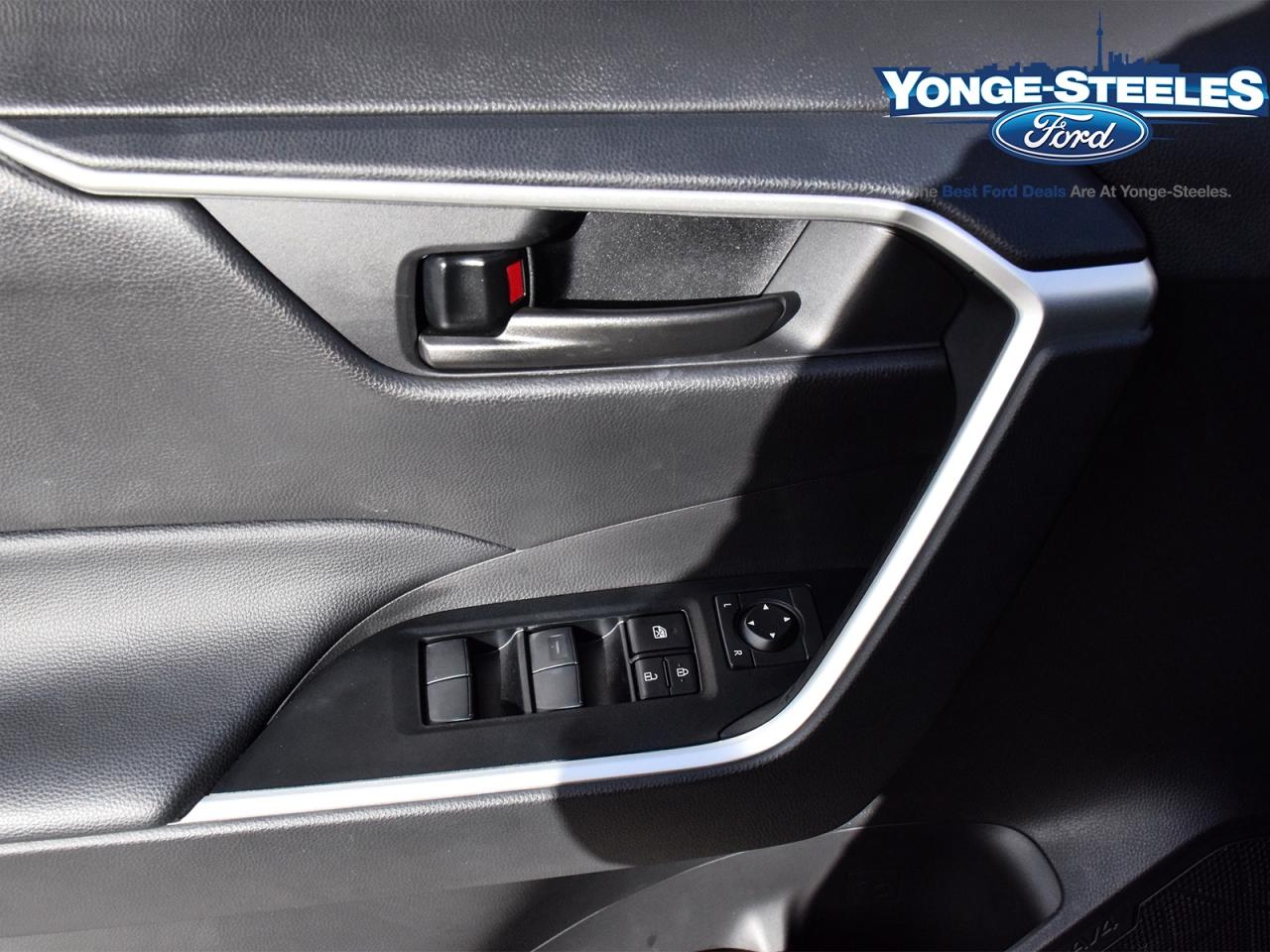 2025 Toyota RAV4 LE AWD - ONE OWNER - LOW LOW KMS Photo