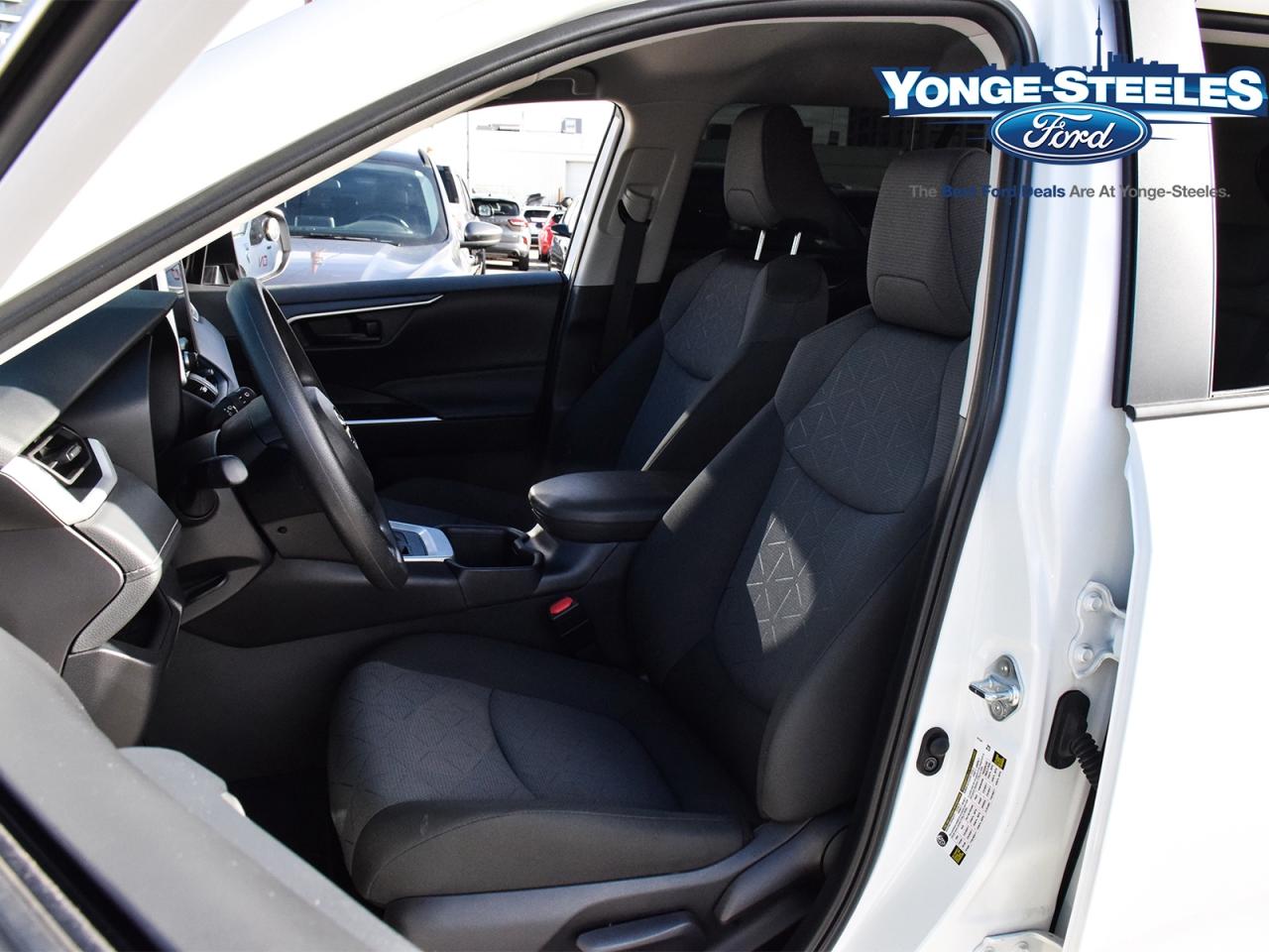 2025 Toyota RAV4 LE AWD - ONE OWNER - LOW LOW KMS Photo