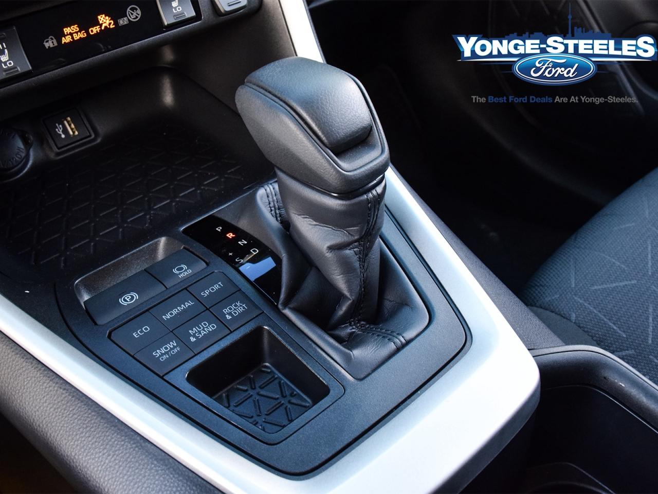 2025 Toyota RAV4 LE AWD - ONE OWNER - LOW LOW KMS Photo